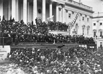 Lincoln Second Inaugural Alexander Gardner [Public domain], via Wikimedia Commons